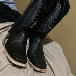 Square toe faux ostrich cowboy western boots. Brand is Veretta. Boots are 11 3D